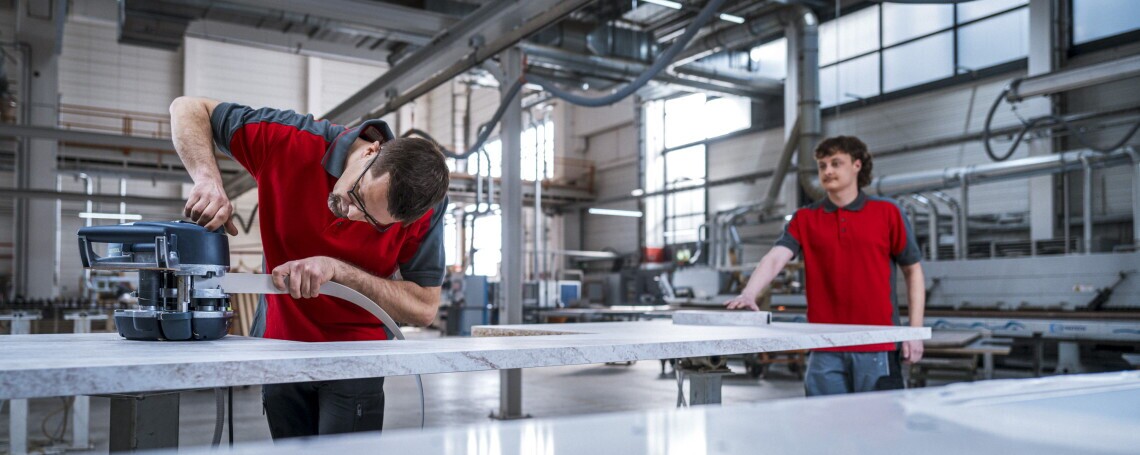 Schreiner / Tischler für Möbel- und Küchenmöbelbau (m/w/d), 1. Bild